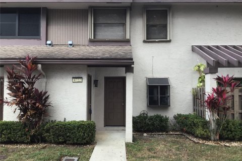 Adosado en Lauderhill, Florida 3 dormitorios, 113.71 m2 № 2060175