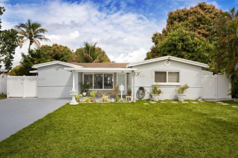 Villa ou maison à Miramar, Floride 4 chambres, 148.09 m2 № 2049696