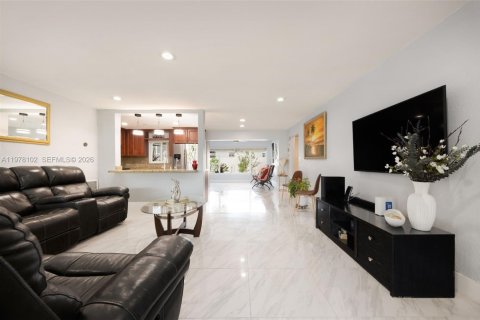 Villa ou maison à vendre à Miramar, Floride: 4 chambres, 148.09 m2 № 2049696 - photo 5