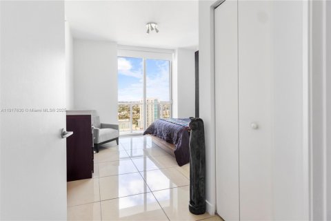 Condominio en venta en Miami, Florida, 2 dormitorios, 102.1 m2 № 2043776 - foto 11