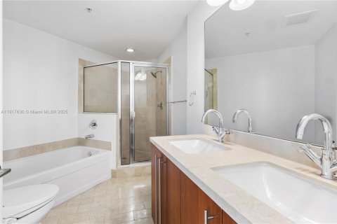 Condominio en venta en Miami, Florida, 2 dormitorios, 102.1 m2 № 2043776 - foto 14
