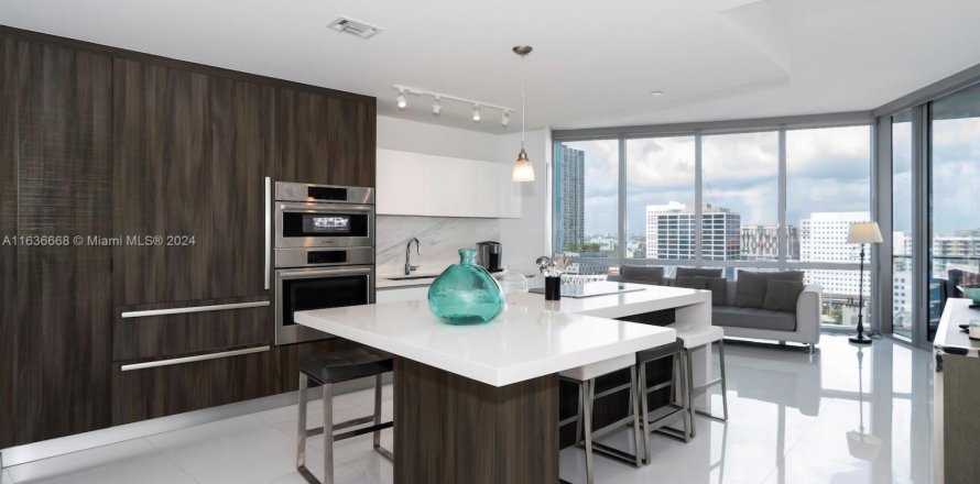 Кондоминиум с 1 спальней в Майами, Флорида № 2054958