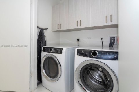 Купить кондоминиум в Майами, Флорида 1 спальня, 110.09м2, № 2054958 - фото 26