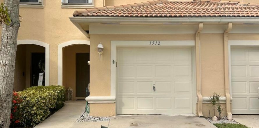 Townhouse in Wellington, Florida 2 bedrooms, 130.9 sq.m. № 1223104