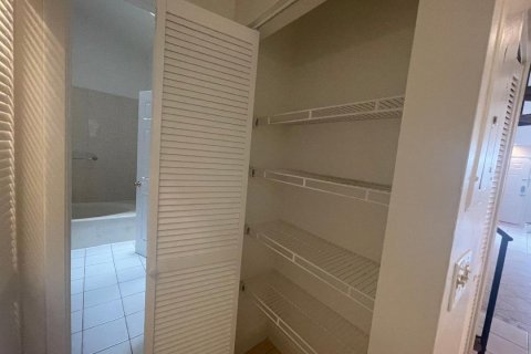 Townhouse in North Lauderdale, Florida 1 bedroom, 88.72 sq.m. № 1207920 - photo 1