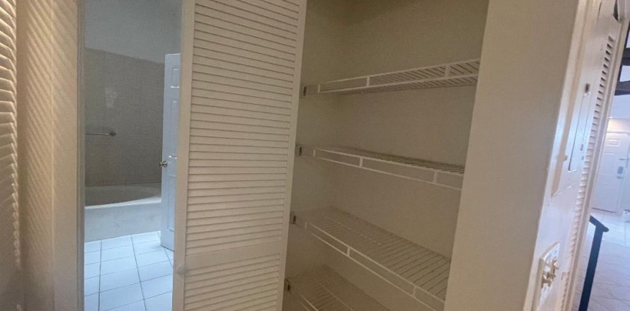 Townhouse in North Lauderdale, Florida 1 bedroom, 88.72 sq.m. № 1207920