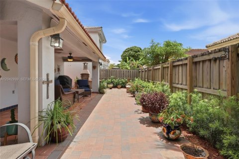 Casa en venta en Miami, Florida, 4 dormitorios, 258.83 m2 № 2173425 - foto 30