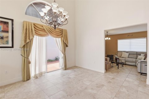 Casa en venta en Miami, Florida, 4 dormitorios, 258.83 m2 № 2173425 - foto 7