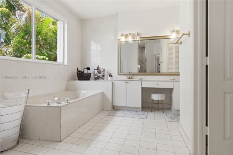 Casa en venta en Miami, Florida, 4 dormitorios, 258.83 m2 № 2173425 - foto 22