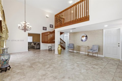 Casa en venta en Miami, Florida, 4 dormitorios, 258.83 m2 № 2173425 - foto 4