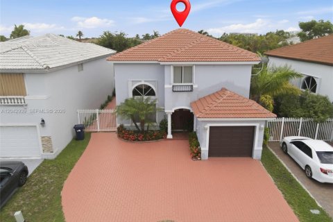 Casa en venta en Miami, Florida, 4 dormitorios, 258.83 m2 № 2173425 - foto 2