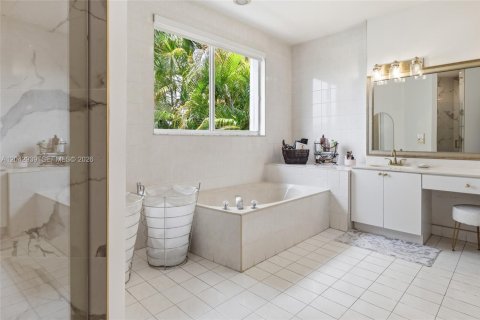 Casa en venta en Miami, Florida, 4 dormitorios, 258.83 m2 № 2173425 - foto 21
