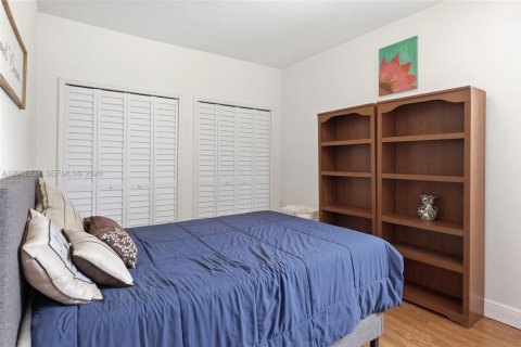Casa en venta en Miami, Florida, 4 dormitorios, 258.83 m2 № 2173425 - foto 27