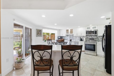 Casa en venta en Miami, Florida, 4 dormitorios, 258.83 m2 № 2173425 - foto 12