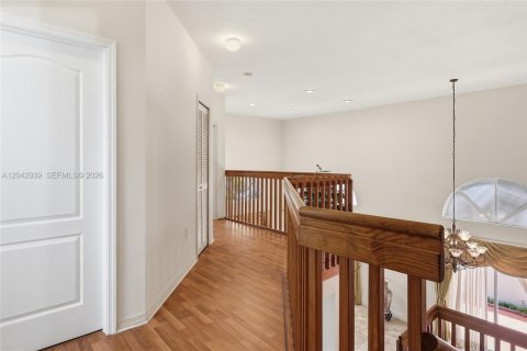 Casa en venta en Miami, Florida, 4 dormitorios, 258.83 m2 № 2173425 - foto 29