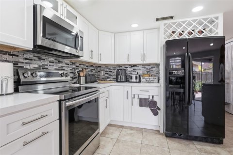 Casa en venta en Miami, Florida, 4 dormitorios, 258.83 m2 № 2173425 - foto 15