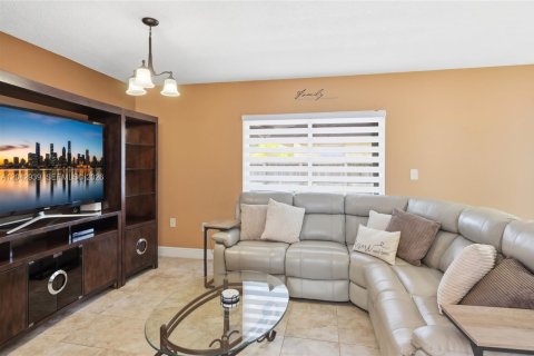 Casa en venta en Miami, Florida, 4 dormitorios, 258.83 m2 № 2173425 - foto 18