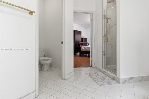 Casa en venta en Miami, Florida, 4 dormitorios, 258.83 m2 № 2173425 - foto 24