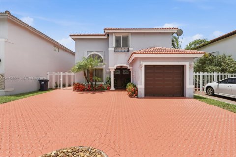 House in Miami, Florida 4 bedrooms, 258.83 sq.m. № 2173425