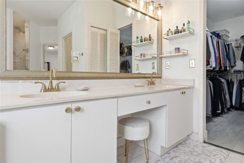Casa en venta en Miami, Florida, 4 dormitorios, 258.83 m2 № 2173425 - foto 23