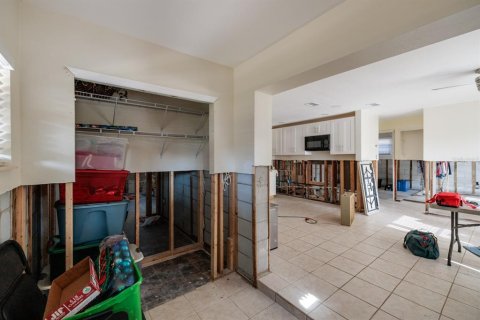 House in Saint Petersburg, Florida 2 bedrooms, 103.96 sq.m. № 1616778 - photo 9