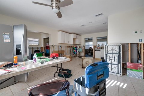 House in Saint Petersburg, Florida 2 bedrooms, 103.96 sq.m. № 1616778 - photo 11