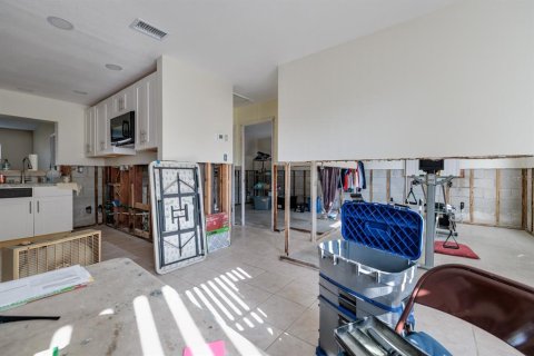 House in Saint Petersburg, Florida 2 bedrooms, 103.96 sq.m. № 1616778 - photo 10