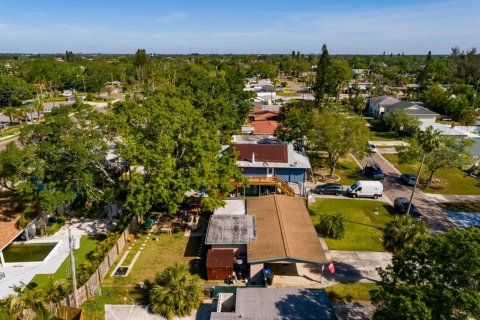 House in Saint Petersburg, Florida 2 bedrooms, 103.96 sq.m. № 1616778 - photo 5