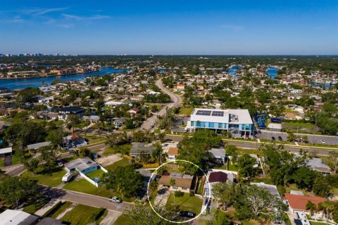 House in Saint Petersburg, Florida 2 bedrooms, 103.96 sq.m. № 1616778 - photo 23
