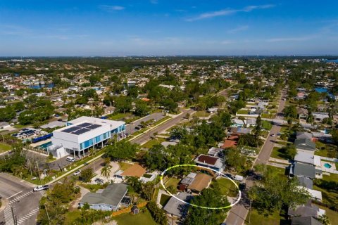 House in Saint Petersburg, Florida 2 bedrooms, 103.96 sq.m. № 1616778 - photo 18
