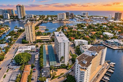 Copropriété à vendre à Fort Lauderdale, Floride: 2 chambres, 113.15 m2 № 2439386 - photo 2