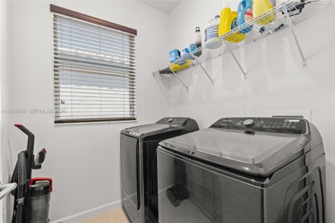 House in Homestead, Florida 4 bedrooms, 246.66 sq.m. № 2008179 - photo 30