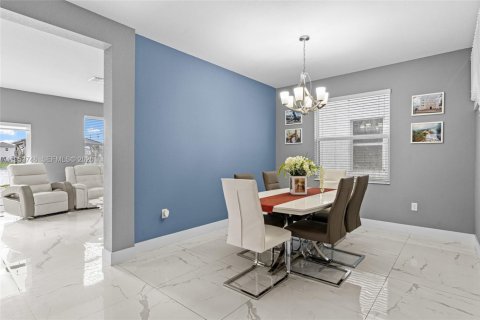 House in Homestead, Florida 4 bedrooms, 246.66 sq.m. № 2008179 - photo 9