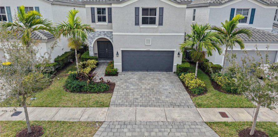 House in Homestead, Florida 4 bedrooms, 246.66 sq.m. № 2008179