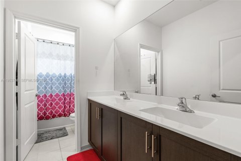 House in Homestead, Florida 4 bedrooms, 246.66 sq.m. № 2008179 - photo 28