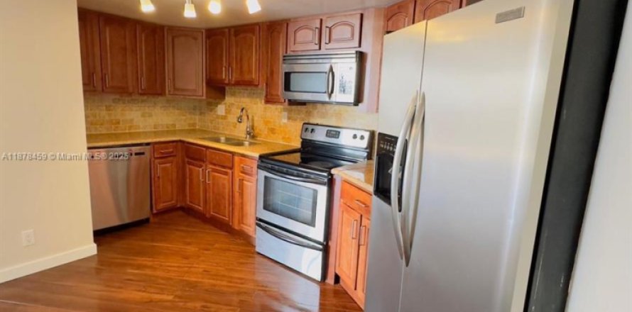 Condominio en Hallandale Beach, Florida, 1 dormitorio № 1927328