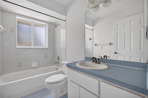 House in Port Charlotte, Florida 3 bedrooms, 124.86 sq.m. № 2393877 - photo 19