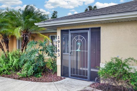 House in Port Charlotte, Florida 3 bedrooms, 124.86 sq.m. № 2393877 - photo 3