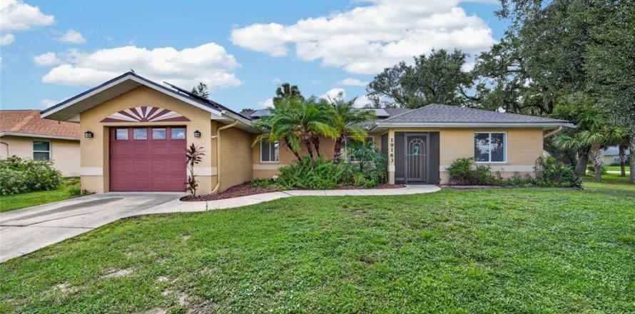 House in Port Charlotte, Florida 3 bedrooms, 124.86 sq.m. № 2393877