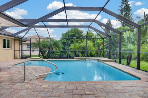House in Port Charlotte, Florida 3 bedrooms, 124.86 sq.m. № 2393877 - photo 2
