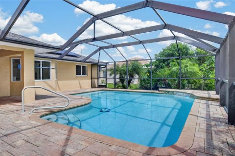 House in Port Charlotte, Florida 3 bedrooms, 124.86 sq.m. № 2393877 - photo 25