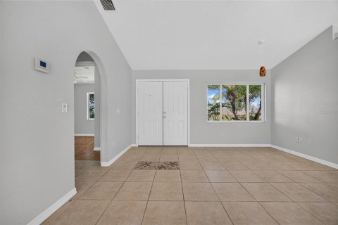 House in Port Charlotte, Florida 3 bedrooms, 124.86 sq.m. № 2393877 - photo 7