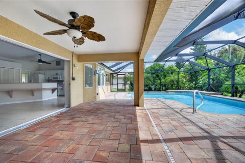 House in Port Charlotte, Florida 3 bedrooms, 124.86 sq.m. № 2393877 - photo 23