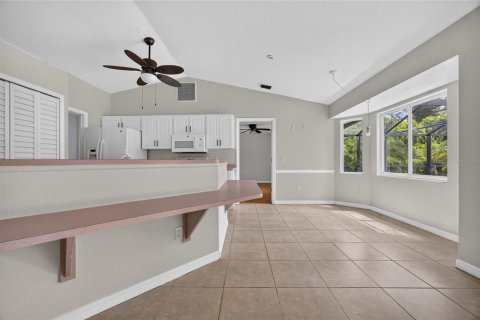 House in Port Charlotte, Florida 3 bedrooms, 124.86 sq.m. № 2393877 - photo 12