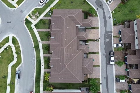 House in Homestead, Florida 4 bedrooms, 173.91 sq.m. № 1779285 - photo 23