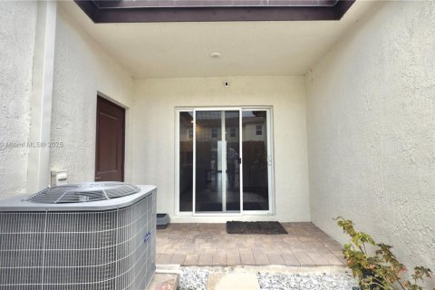 House in Homestead, Florida 4 bedrooms, 173.91 sq.m. № 1779285 - photo 19
