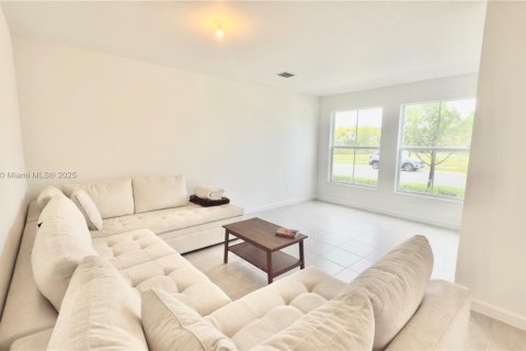 House in Homestead, Florida 4 bedrooms, 173.91 sq.m. № 1779285 - photo 3