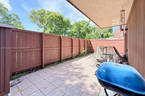 Condo in Miami, Florida, 2 bedrooms  № 1941198 - photo 25