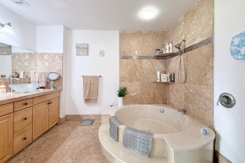 Condo in Miami, Florida, 2 bedrooms  № 1941198 - photo 20
