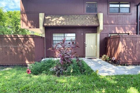 Condo in Miami, Florida, 2 bedrooms  № 1941198 - photo 3